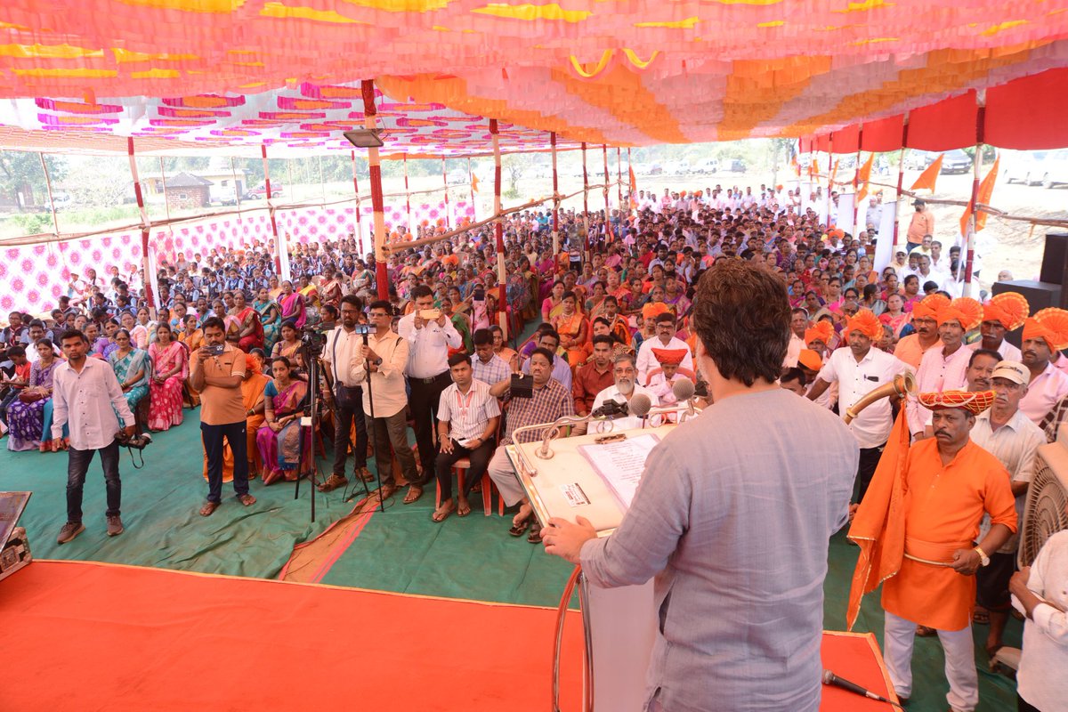 meNeeleshNRane's tweet photo. 🇮🇳 इतिहासाची नवी पायरी… मालवणकरांसाठी अभिमानाची क्षण! 🚩🙏

आज मालवण तालुक्यातील नांदोस शिवकालीन गढी येथे महाराष्ट्र शासनाच्या वतीने आयोजित पारंपरिक पुरातत्त्वीय उत्खननाचा शुभारंभ सोहळा सांस्कृतिक कार्य व माहिती तंत्रज्ञान मंत्री श्री. आशिष शेलार साहेब यांच्या प्रमुख उपस्थित मोठ्या उत्साहात पार पडला.
महाराष्ट्र सरकारच्या सांस्कृतिक कार्य व पुरातत्त्व विभागाने सुरू केलेले हे कार्य मालवणच्या इतिहासाला नवे आयाम देणार आहे. शिवकालीन वारशाचे जतन आणि संवर्धन करण्यासाठी घेतलेले हे ऐतिहासिक पाऊल भविष्यातील पिढ्यांना आपल्या मातीचा अभिमान अधिक दृढ करणार आहे.
याप्रसंगी पुरातत्व व वस्तूसंग्रहाचे  संचालक डॉ. श्री. तेजसजी गर्गे, भाजपा जिल्हाध्यक्ष श्री. प्रभाकर सावंत, श्री. अतुल काळसेकर, माजी जिल्हा परिषद बांधकाम सभापती श्री. संतोष साठविलकर अन्य मान्यवर तसेच नांदोस गावातील ग्रामस्थ व शिवप्रेमी मोठ्या संख्येने उपस्थित होते.