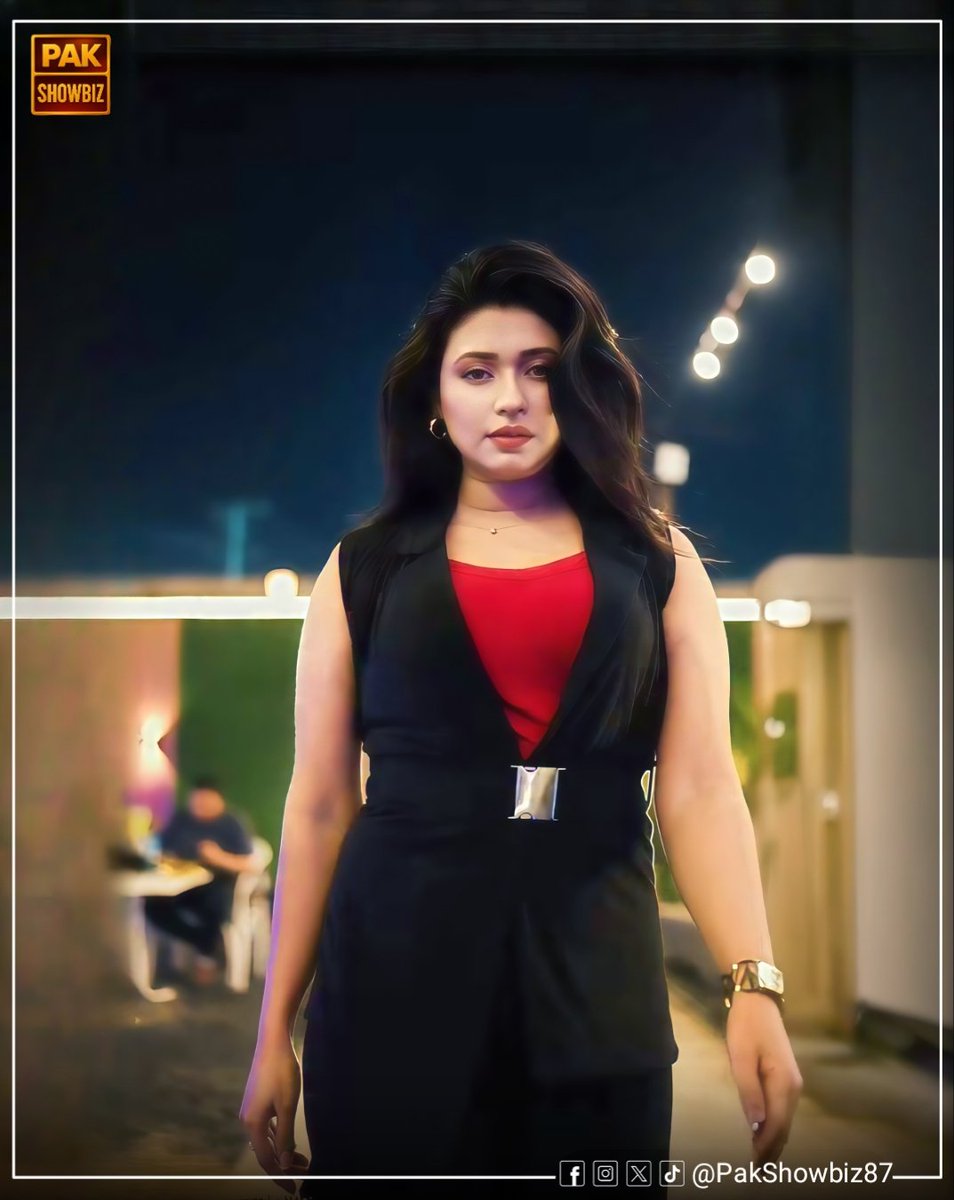 Beauty Meets Glamour: Sarah Khan looking Absolutely Gorgeous 

#PakShowbiz87 | #SarahKhan