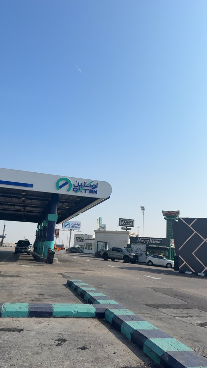 7modsd511's tweet image. شعور غريب يوم تتعود على شخص دايم يقولك درب السلامه والحمدلله على السلامه في كل سفريه ثم تفقده فجاه 

ياثقل الوقت من دونه
وأنا أيامي بلاك طوال 
والأطول منها شوقٍ 
غريب أني تحمّلته..