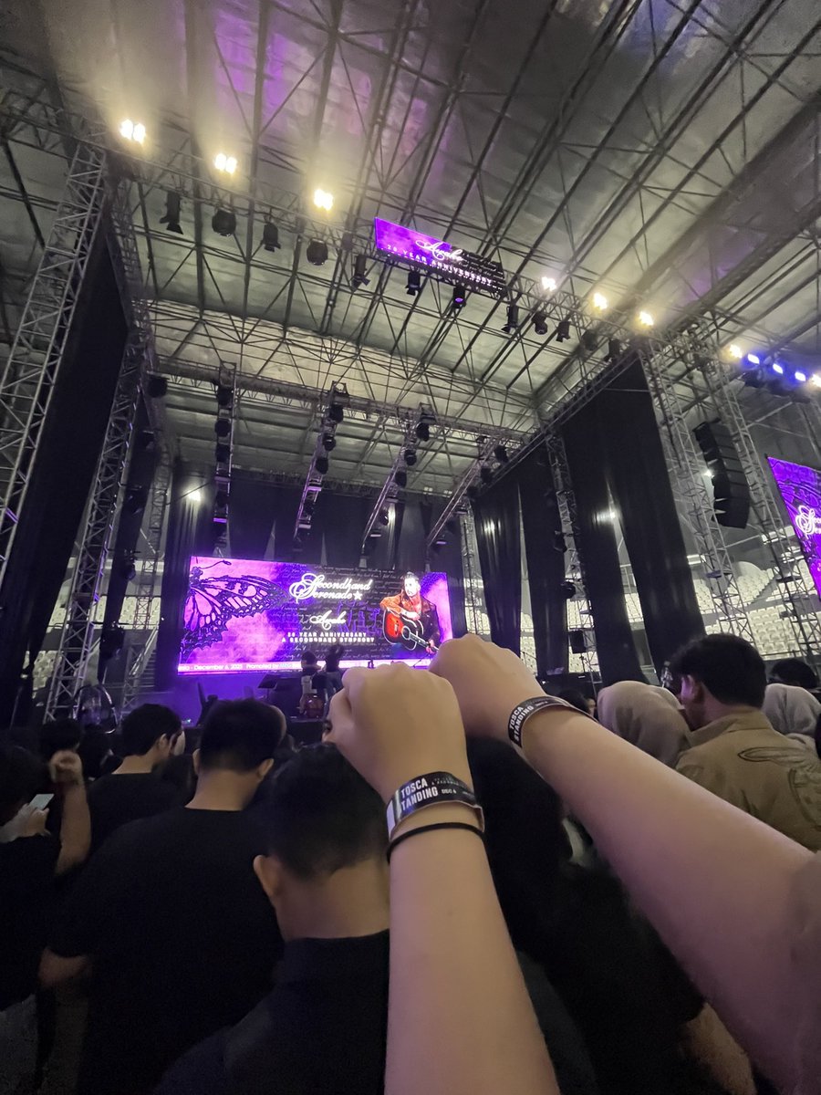 mochiglico's tweet photo. bucket list konser gue kayanya dah semua. tinggal bts abis itu kita pensiun deh, ganti hobi wkwwkk https://t.co/418Pj1yZNa