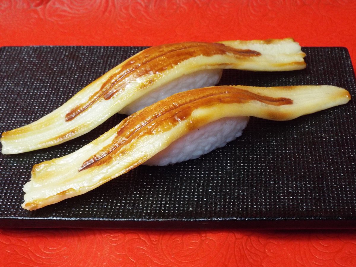 310sample's tweet image. 先日、友人に回らないお寿司屋さんに連れて行ってもらいました。ここぞとばかり #穴子 の #にぎり寿司 を頼みました。ゴチになりました。The other day, a friend took me to a non-conveyor belt sushi restaurant. I took the opportunity to order #congereel #nigirisushi. #サトウサンプル