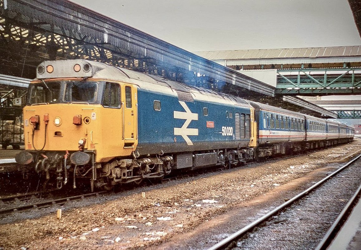 miles_chains's tweet image. One of my favourite 50s, looking stunning in the best livery they ever carried (in my opinion)! 
50020 ‘Revenge’ awaits departure from Exeter St. David’s with a service for London Waterloo. 
#Class50 #Hoover #BritishRail #LargeLogo #Exeter