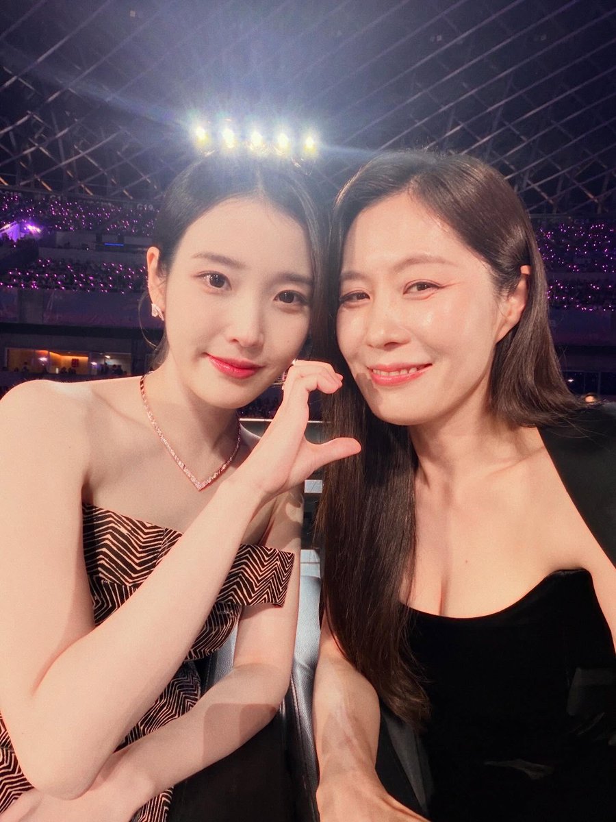 문소리님 인스타그램 투애순 셀카🥹

🔗 instagram.com/p/DR9EJlVkm0L/