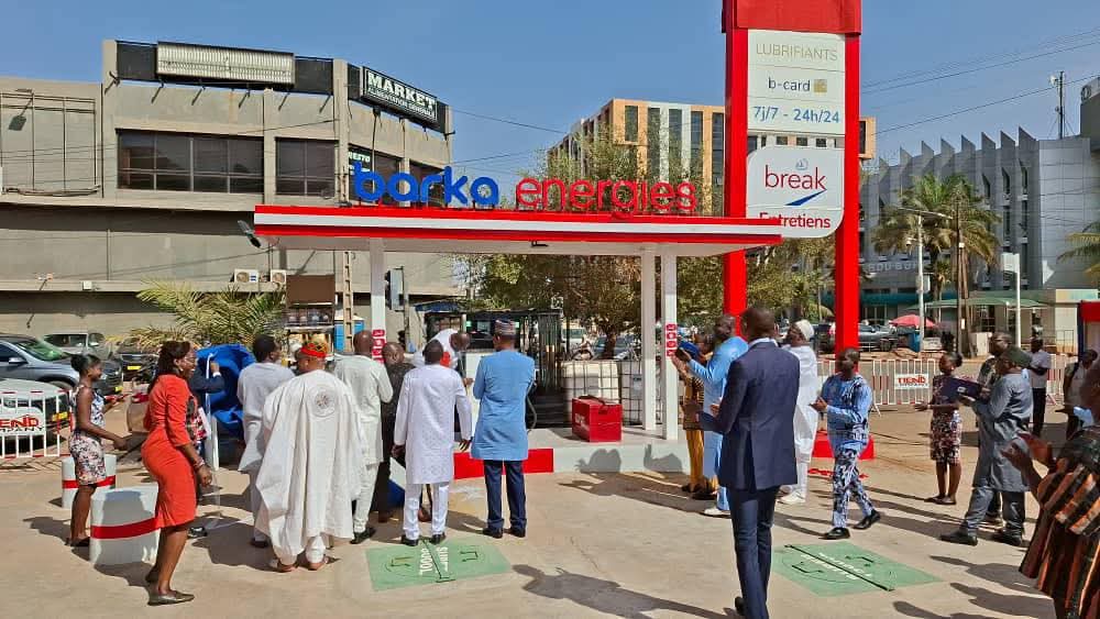 Sainte_Hermine5's tweet photo. Burkina Faso🇧🇫 |TotalEnergies devient officiellement “Barka Énergies” après son rachat par Coris Invest Group de l’homme d’affaires Idrissa Nassa, fondateur de Coris Bank International.
#bbvipks4 #pazar #heepsv https://t.co/yRNGzZiEZM