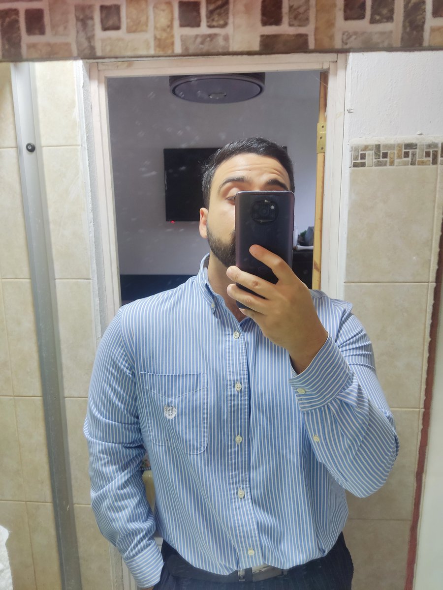 MauGattas's tweet photo. Hace unos días decidí honrar la vida de mi gran héroe defendiendo la tesis de mi carrera vestido con una camisa de mi mayor inspiración en la vida, mi padre. Es un honor portar el mismo nombre, la misma camisa, el mismo carisma de alguien tan grande. Te adoro toto, SOMOS Doctores https://t.co/32Xyf6Qx00