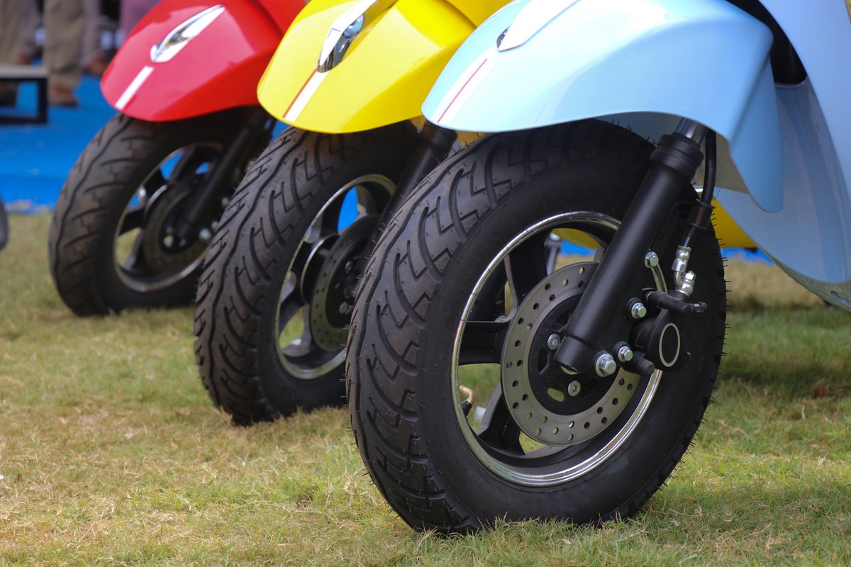 ETAuto's tweet image. 🛵Kinetic Engineering to expand electric two-wheeler portfolio; targets 60,000-unit production by FY27🛵

Read at:
auto.economictimes.indiatimes.com/news/two-wheel…

#kinetic #kineticexpansionplans #electricscooter #scooter #ev #ETAuto
