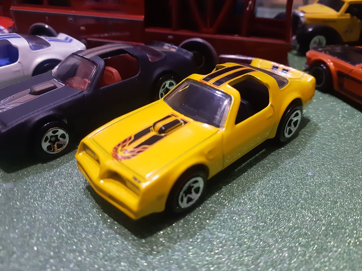 ホットウィール トランザム7000 セット ホットウィール10カーパックエクスクルーシブカラーの3台目の黄色が