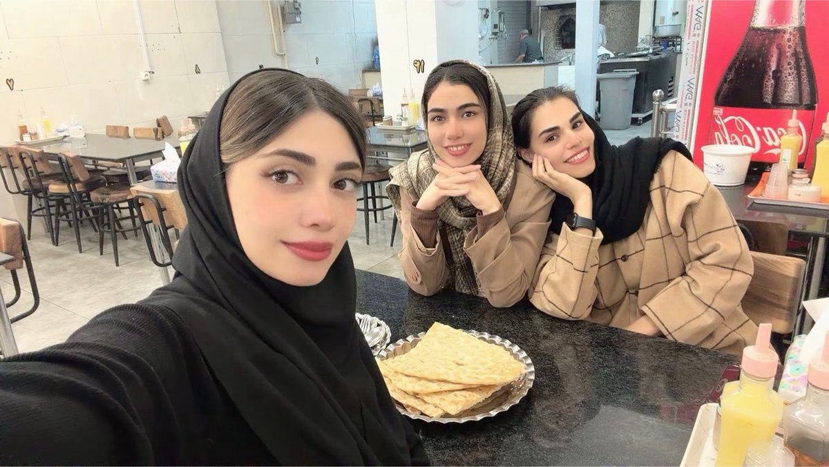 دافنه بلیک👩 tweet media