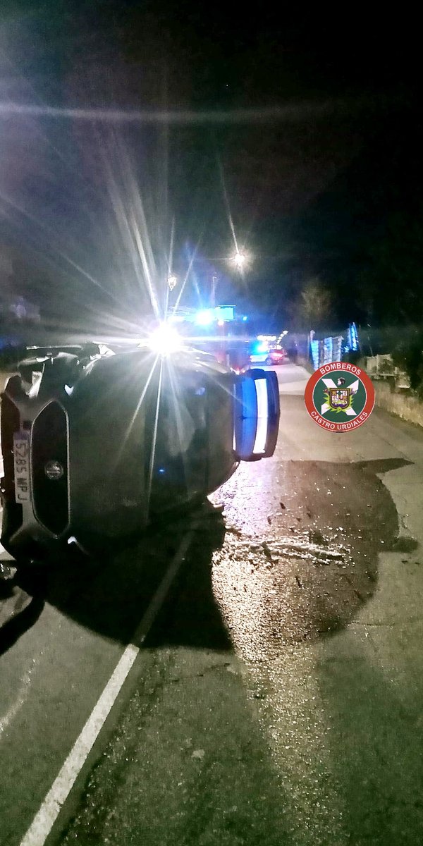Aviso de Policía Local por accidente de #tráfico, coche volcado en carretera Lusa-Mioño. Movilizado #Bomberos. Un herido trasladado.