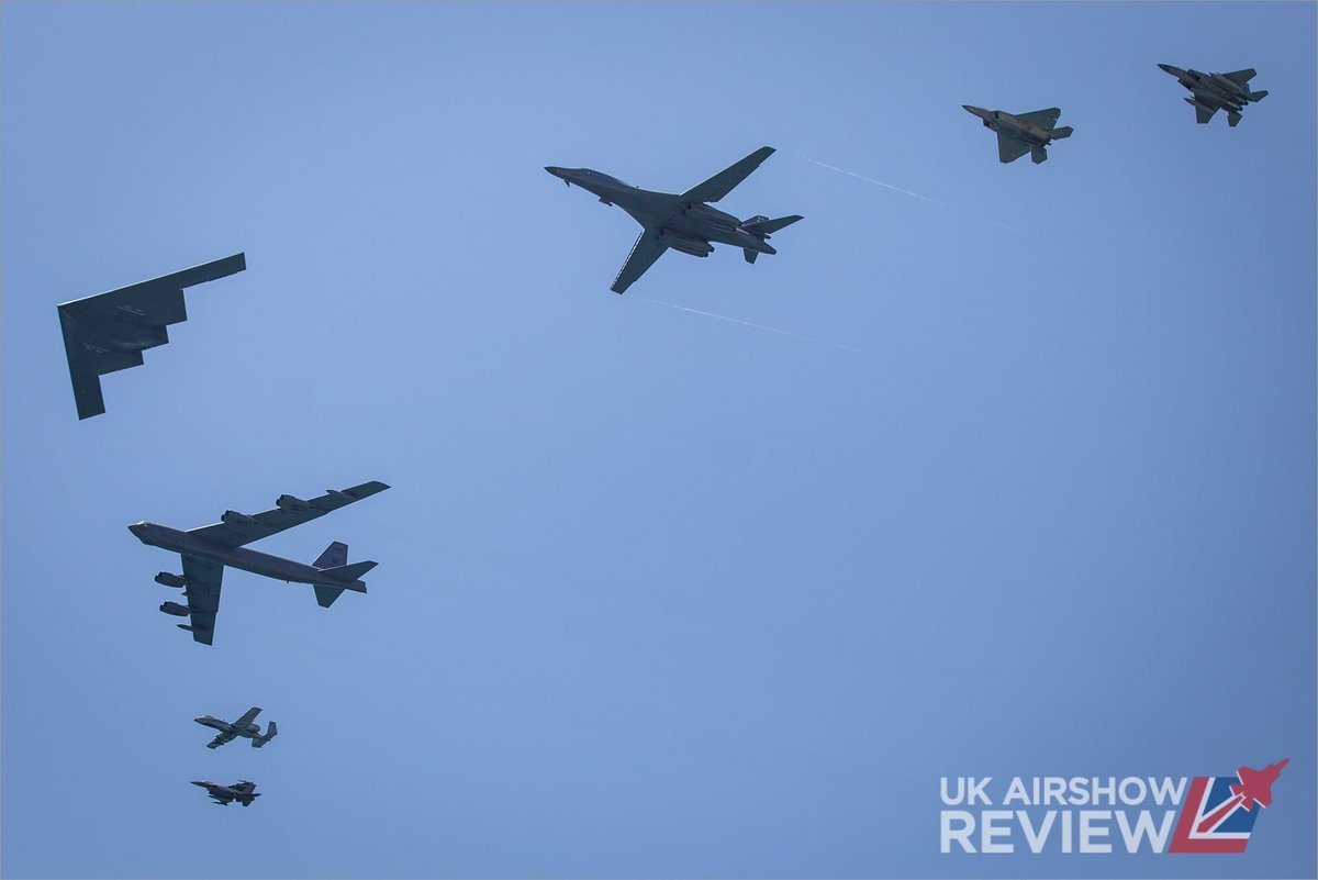 For day 7 of our calendar, we're in Miami Beach and the "Freedom Flyover", a unique, never-before-seen formation, flying in perfect precision over the crowd!

📷 <a href="/iangarfield/">Ian Garfield</a>
