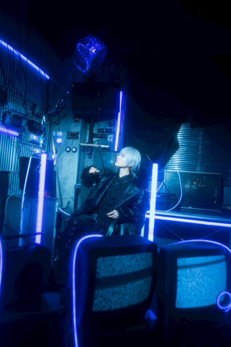 studio_Ajito's tweet image. ／
    新・モニタリングブースの作例🆕❕
＼

最近パワーアップしたモニタリングブース！
モニターや色変更可能な電飾類を増置し、よりSF寄りに💙

今回は電飾類を青色ver.にした作例をご紹介✦
なんだか監視室のような緊迫感のある雰囲気に…🔵

ご利用お待ちしてます🔊.𖥔 

詳細はリプ欄リンクへ🔗