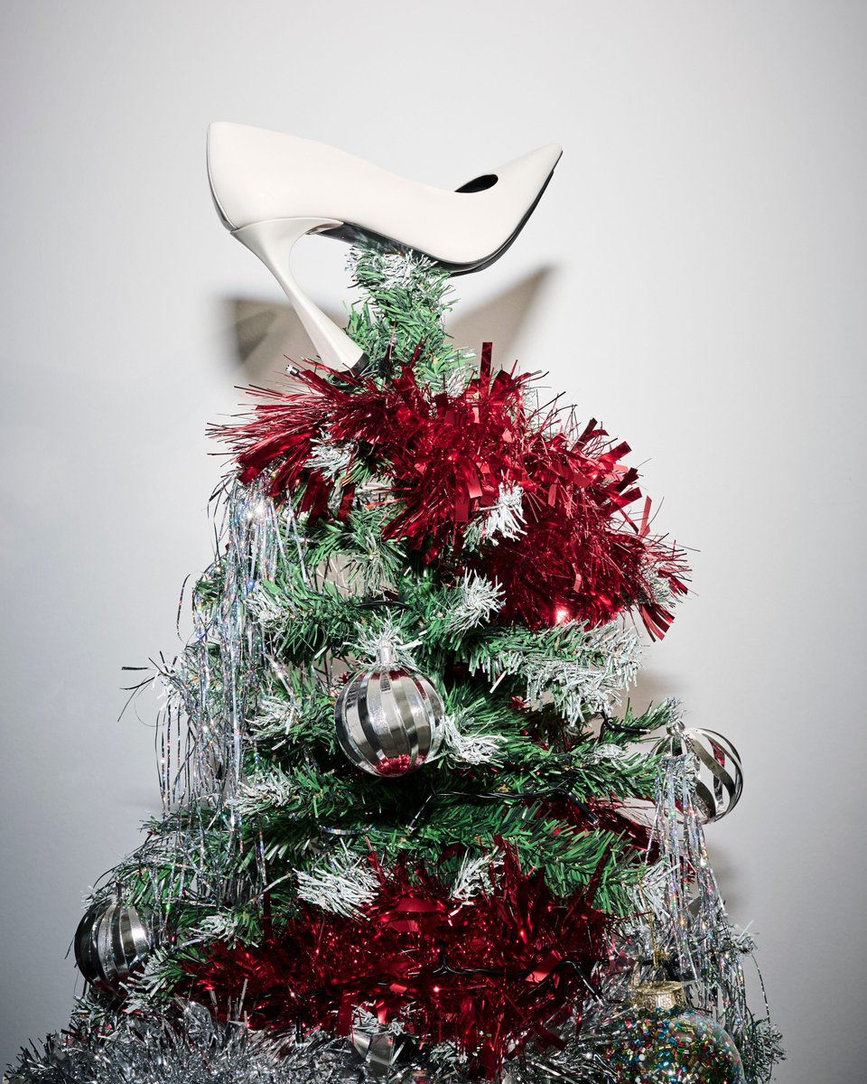 StellaMcCartney's tweet image. PVC is a highly toxic, environmentally damaging plastic. Stella McCartney is PVC-free, working with innovative alternatives instead.

Shop #StellaHoliday partywear in-store and at stella-mccartney.visitlink.me/91QaO9

#StellaMcCartney #Crueltyfree #Vegan