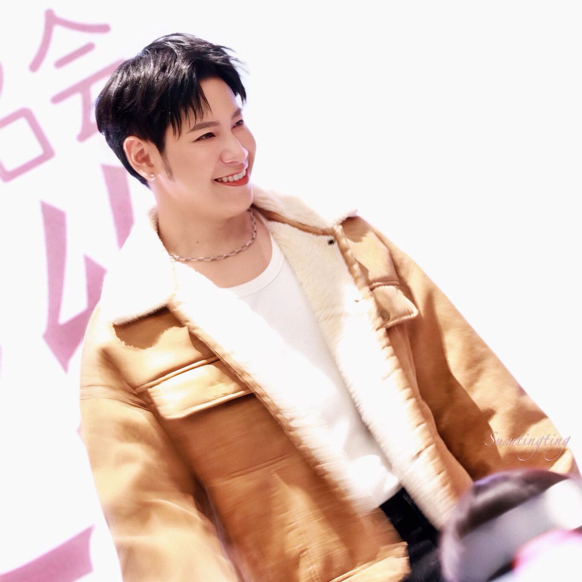 susutingting's tweet photo. 宝，下次去重庆好不，上海的生煎包最近一年不想吃了🤮

#SingtoWarmWinterinShanghai 
#SingtoPrachaya
#SingtoFansign https://t.co/nDvrKENY0h