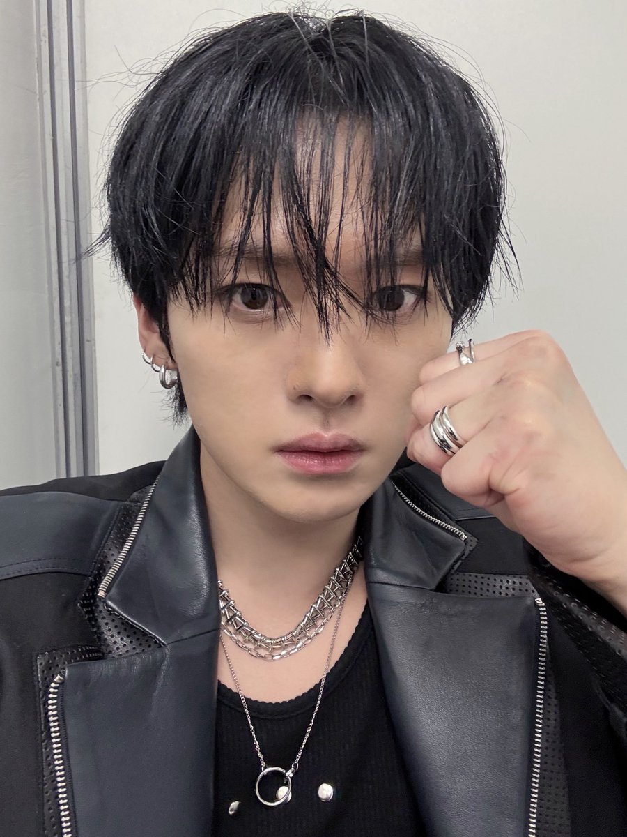 skzwithstay8's tweet photo. 🐰- 🌱
[071225] 4:37 PM KST

*SELFIES https://t.co/G6ujiD578g