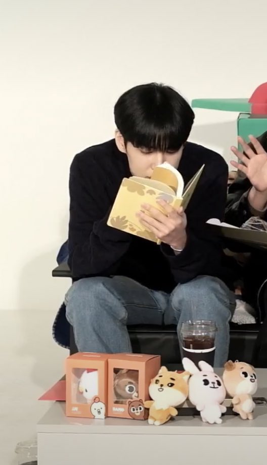 ajhgyj0's tweet photo. 내가 보려고 만드는 원필 추천 책 모음
#원필 #WONPIL #데이식스 #DAY6
타래로 https://t.co/TQLSEZCmSp