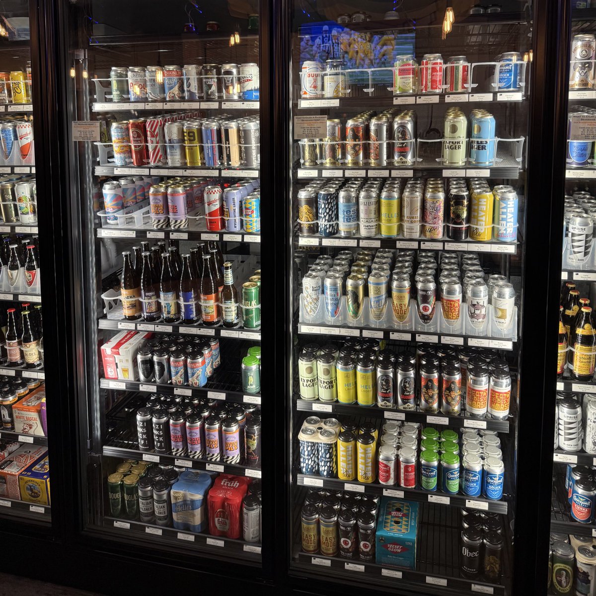 缶ビールもえらい沢山売ってて楽しそうなところだった。この品揃えが