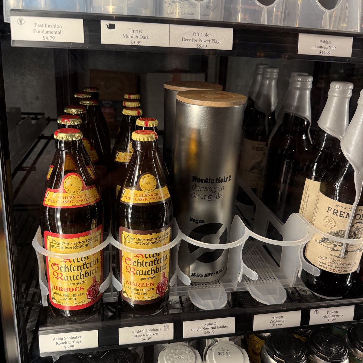 缶ビールもえらい沢山売ってて楽しそうなところだった。この品揃えが