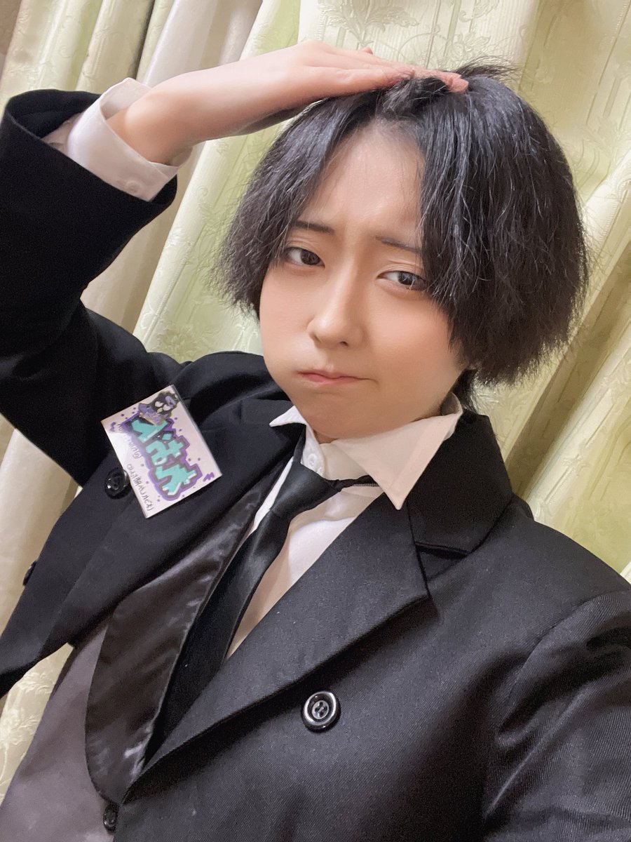 おきゅいんです〜！
23時までいます‼️‼️

前髪伸びちゃったから切ろうとしたのに着る時間なくて不覚にも前髪上げることになったマンのれおんです。解せぬ……😠