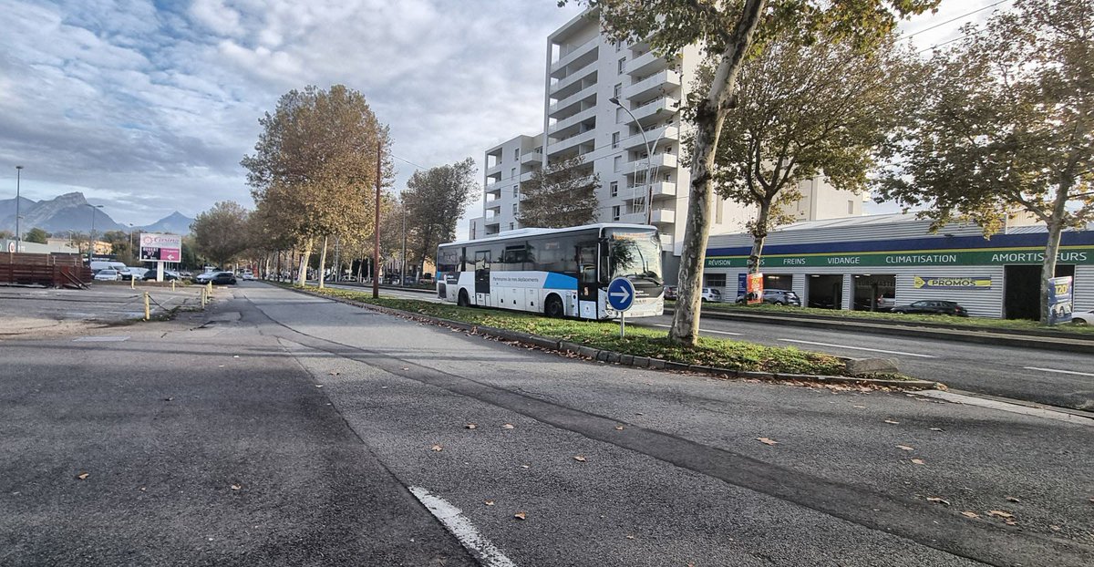 Echirolles (38). Un homme de 33 ans, portant gilet pare balles, gants et cagoule abattu (MàJ. Nouvelle fusillade : Un homme de 22 ans touché par balles, évacué en urgence absolue)

 fdesouche.com/2025/12/07/ech…
