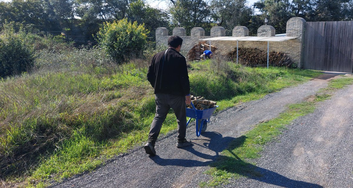 Qış fəslinin yaxınlaşması ilə əlaqədar kollektiv üzvlərinin birgə iştirakı ilə Qoruğun polis və abidə mühafizəçilərinin xidmət göstərdikləri mühafizə postları quru odun yanacağı ilə təmin olunur.