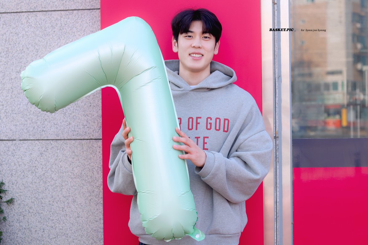 변준형픽🐰 tweet media