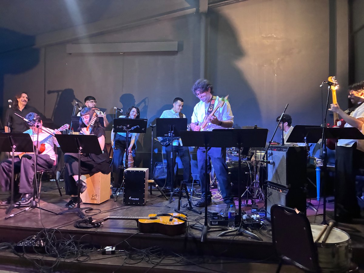 CompulsoM's tweet photo. Salve Maestros. Concierto magistral de la asignatura más exigente de A4 de la carrera de música de la UAH Emoción, talento y uno de nuestros días más felices. Gracias por esa extravaganza musical chilena rica en talento. coherencia, belleza y amor. https://t.co/b4OdtHKUqM