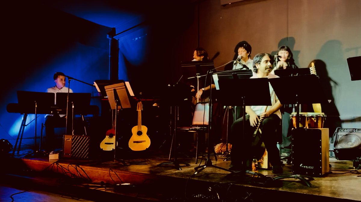 CompulsoM's tweet photo. Salve Maestros. Concierto magistral de la asignatura más exigente de A4 de la carrera de música de la UAH Emoción, talento y uno de nuestros días más felices. Gracias por esa extravaganza musical chilena rica en talento. coherencia, belleza y amor. https://t.co/b4OdtHKUqM