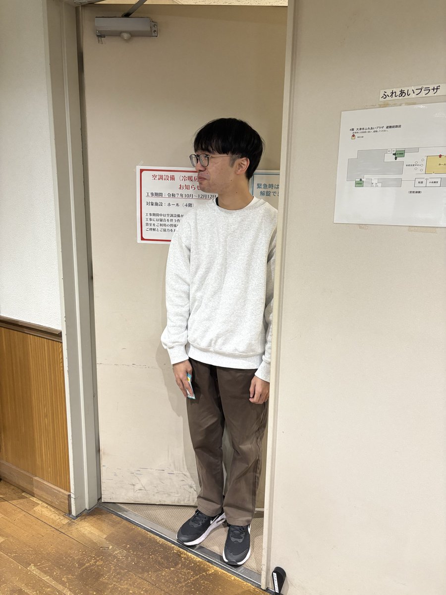 これは食事禁止の会場でラムネを食べたため らみ君から出禁だ出禁！と言われたみやうち(予選敗退後)