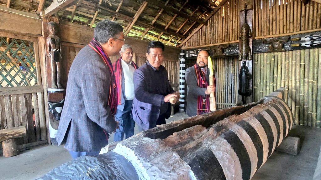 Honoured to host the Morning Cultural Show today at the #HornbillFestival2025 alongside Co-host and Hon’ble Advisor Dr. Kekhrielhoulie Yhome. It was a pleasure to welcome our Special Guests, Mr. S. Krishnan, IAS, Secretary, Ministry of Electronics &amp; IT, and Mr. Dhruvank Vaidya,