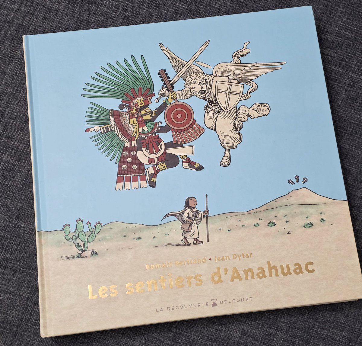 Desde el reto formal, Dytar investiga la preservación de la cultura azteca a través de Bernardino de Sahagún y su Códice Florentino. Una lectura rigurosa que permite analizar el choque de civilizaciones desde una mirada sin épica que no busca la equidistancia,sino la realidad.