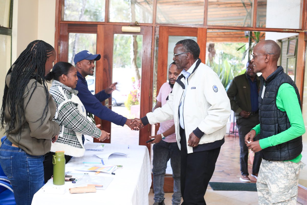 UGMParty's tweet photo. Honored to have the UGM Presidential Flagbearer Hon. David Maraga at the #AspirantsConvention in Limuru, Kiambu County. 

We are nurturing the next generation of Kenya's leadership.

#UkatibaMovement #UGMParty 

@dkmaraga @NetoAgostinhoMP @susan_lumumba https://t.co/cknSspkoOW