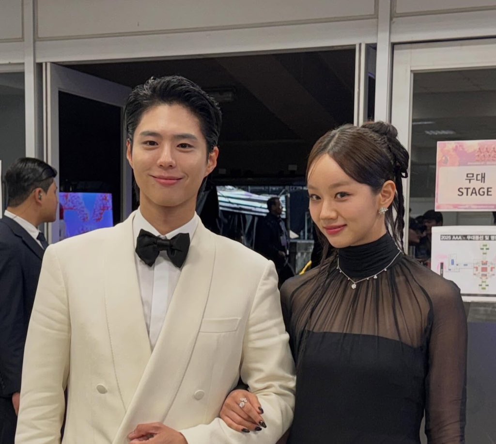 o3o_rookie's tweet photo. 올해 박보검x혜리 택덕선 떡밥이 끊임없다...

제 61회 백상예술대상
4회 청룡시리즈어워즈
2025 AAA 시상식
응팔 10주년 예능 https://t.co/xrkeU3dTmG
