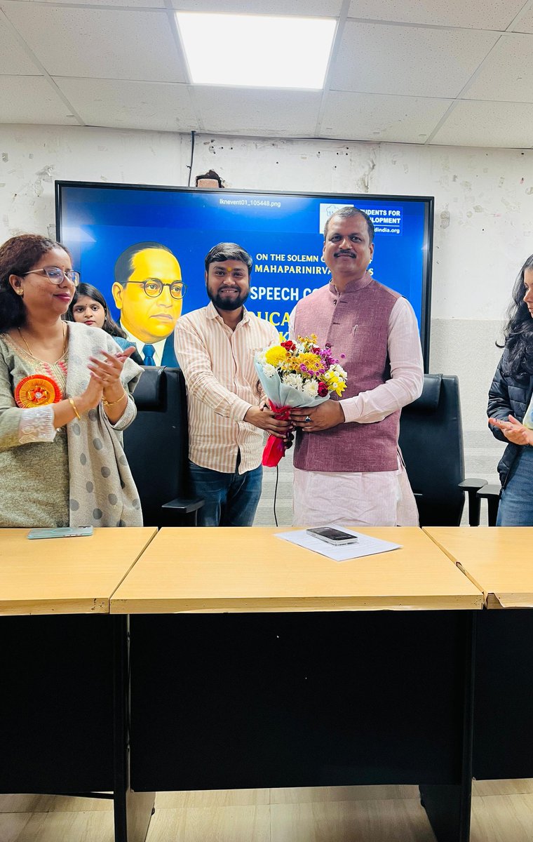 AwadhSfd1992's tweet photo. SFD Lucknow University held a speech competition on Mahaparinirvan Diwas of Dr. B.R. Ambedkar. Students spoke on Babasaheb’s ideals of education &amp; social justice.Chief Guest, Zonal organising secretary of ABVP ,Shri @iGhanshyamShahi ji  felicitated participants.
@SFDIndiaOrg https://t.co/wpRPAnySa7