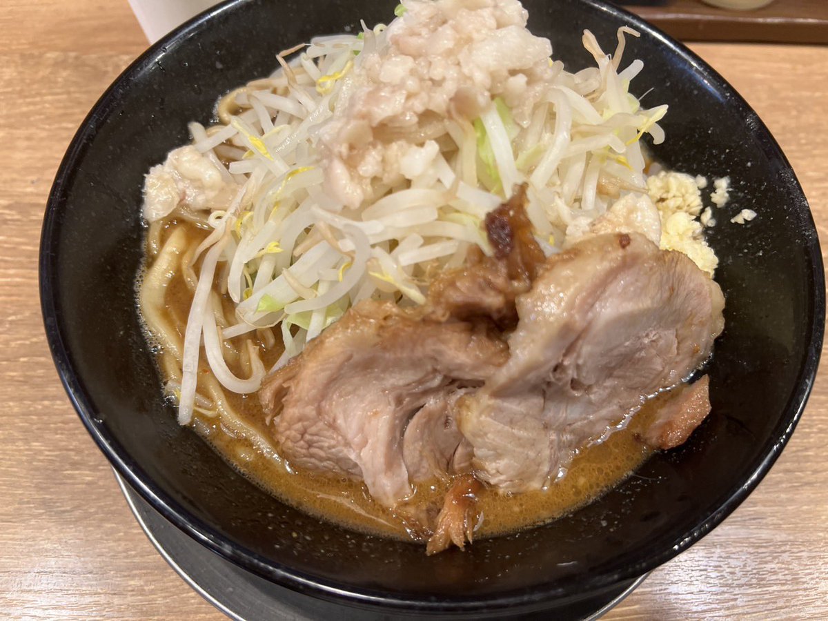 nadekope's tweet photo. あらゆる味噌ラーメンを食べてきた俺がおすすめする言わずと知れた名店『ジャンクガレッジ』
この店に来たら味噌一択 https://t.co/rAJBqEBFic