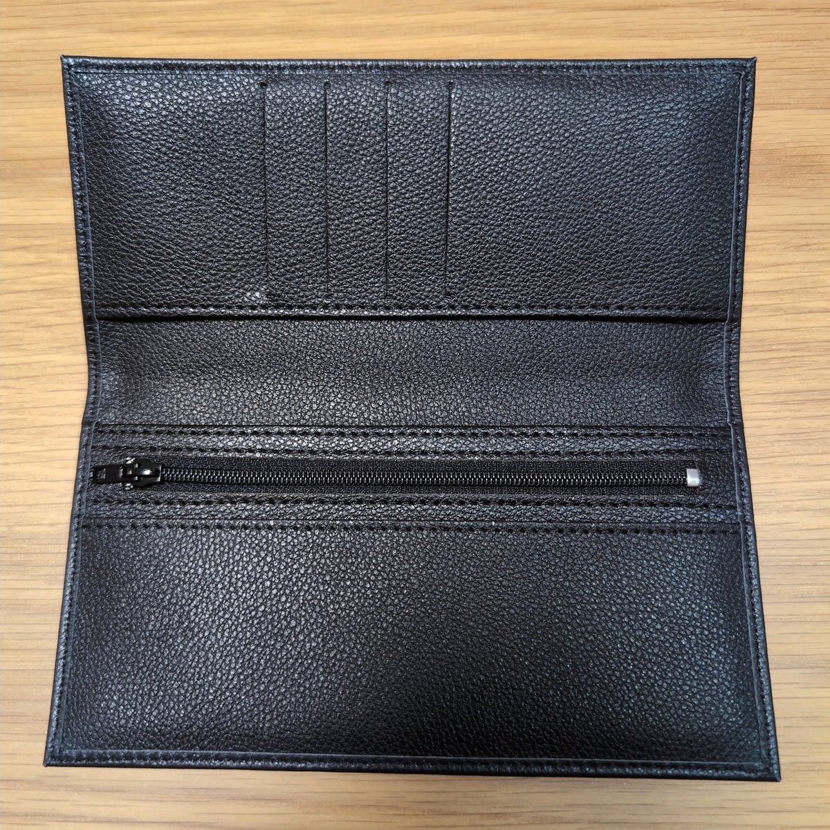 皇居財布がトレンドに|ू•ω•)ﾁﾗｯ 銀と黒、愛用しています✨ 皇居まで