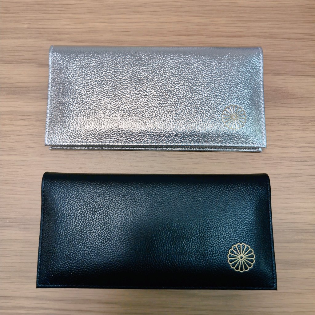 皇居財布がトレンドに|ू•ω•)ﾁﾗｯ 銀と黒、愛用しています✨ 皇居まで