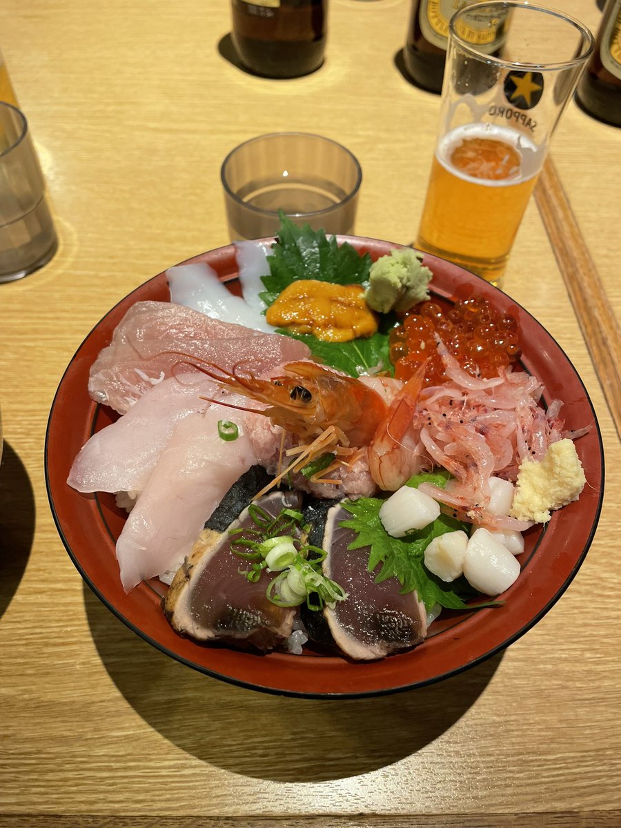 bays_o's tweet photo. 初の沼津サンシャイン旅行に行��ましたが、とにかく食べるもの全て美味すぎたし、Aqoursの軌跡を街のあらゆるところから感じられて本当にサンシャインって作品が大きい存在なんだなと感じられてめちゃくちゃ楽しかった！
これは絶対再訪したい✨ https://t.co/9iPbxnkasy