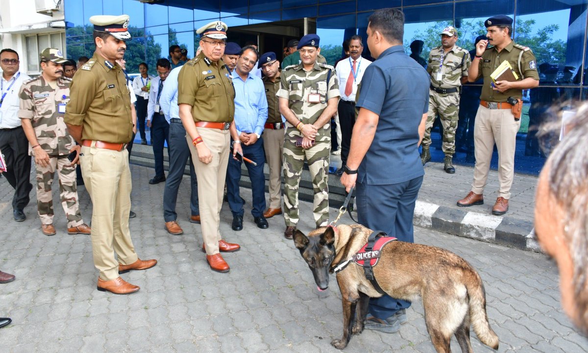 CISFAirport's tweet photo. An annual anti-hijacking #MockExercise was conducted at #SuratAirport by #CISF in seamless coordination with the local police, state #BDDS, airport operator, airlines, fire and medical teams, and other key stakeholders. (1/2) https://t.co/B6PqKwn0YX