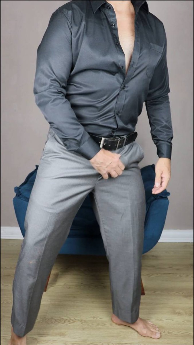 suittieup's tweet photo. https://t.co/wklB6iTN99 
#suit #suits #suitsformen #suitedup #suittieup #suited #suitstyle #meninsuits #mensuitstyle #suitlover #suitlovers #sock #socks #tie #pantalón #pantsuit #pants #shoes #shoesformen #suitgay https://t.co/2t5WFmcqM6