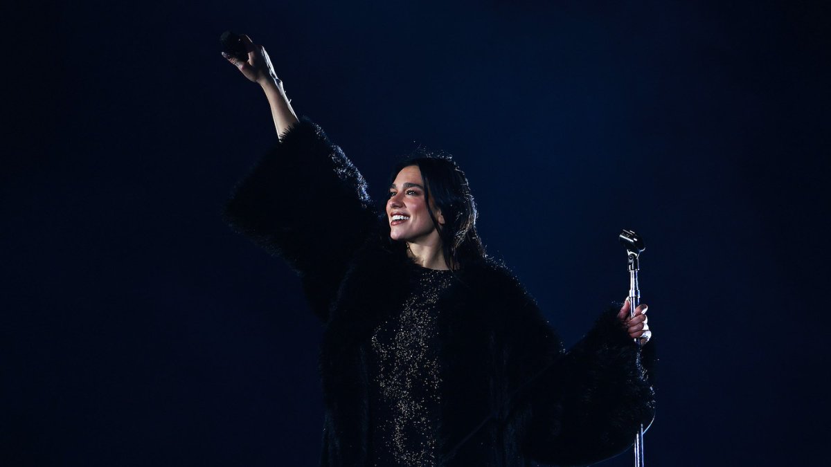 BosphorusBeats's tweet photo. Özel bağ: Dua Lipa turu Meksiko'da Selena'nın 'Amor Prohibido' yorumuyla kapadı — iki kültüre ait olmanın sahnedeki gücünü hissettirdi. Böyle yerel sürprizler hoşunuza gidiyor mu?
#İkiKültürünGücü
Powered by CurvsAI https://t.co/H6YL0COGGN