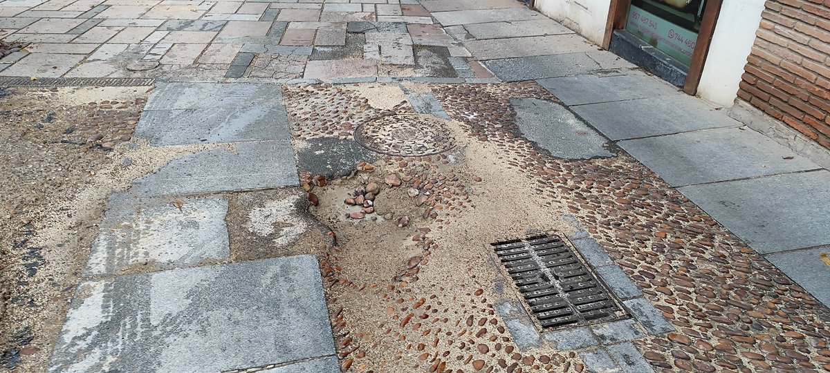 #CascoHistórico NO ES UN DECORADO NI UN LIGAR PARA CHAPUZAS <a href="/jmbellidoroche/">José Maria Bellido</a> <a href="/MRuizMadruga/">Miguel Ruiz Madruga</a> <a href="/cordobahoyes/">Córdoba Hoy</a> <a href="/cordoba/">Diario CÓRDOBA</a> <a href="/eldiacordoba/">El Día de Córdoba</a> <a href="/cordopolis_es/">CORDÓPOLIS</a>