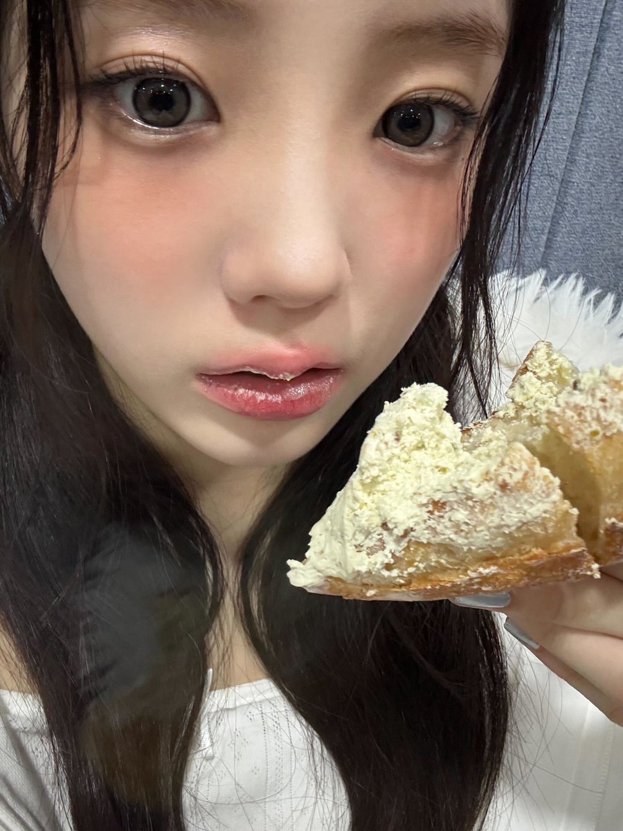 입술에 크림 묻은거진짜 아ㅏ아아아아💕💕💕