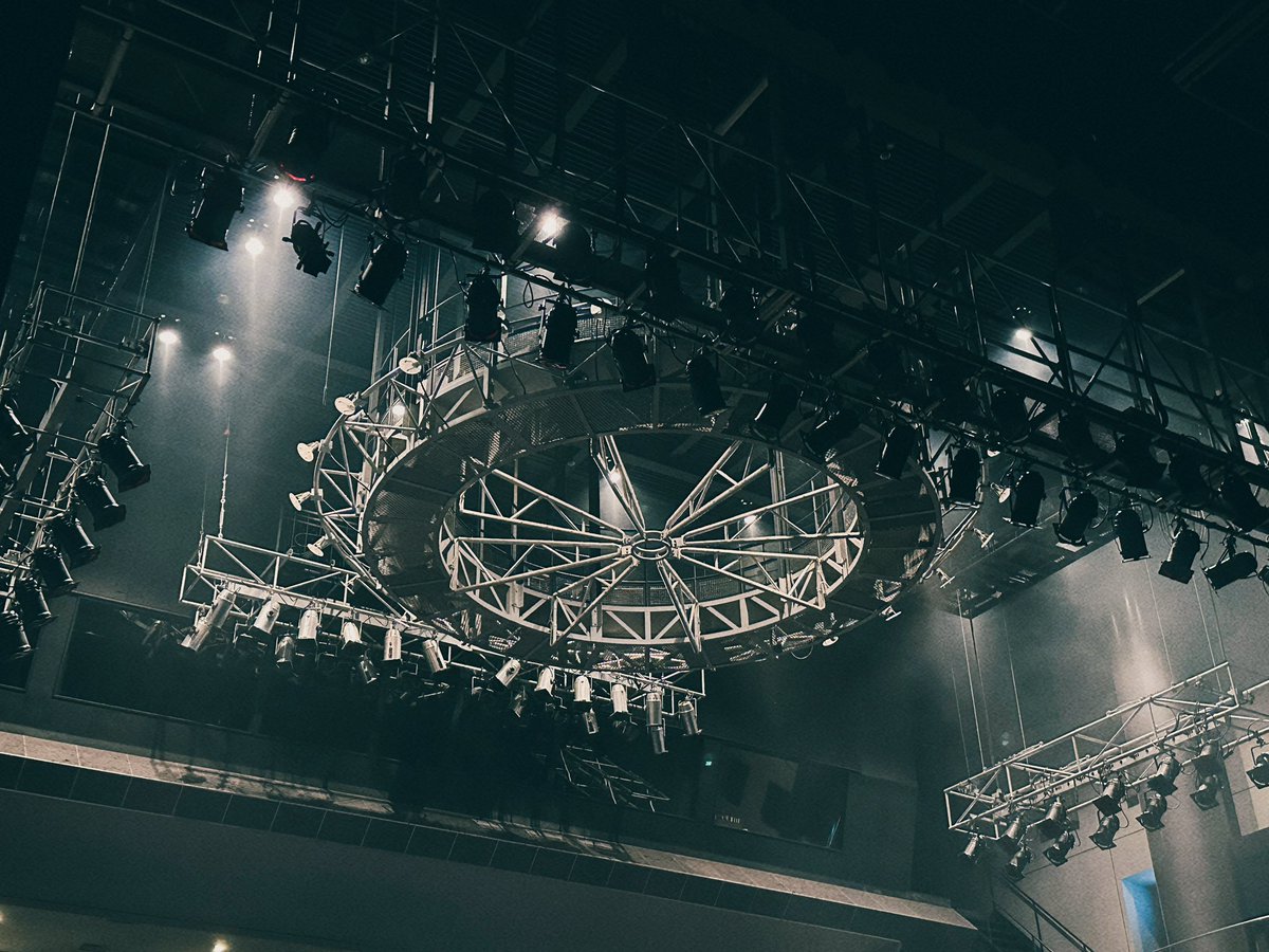 本日！「TOUR25 蜿蜒」9本目、なんばHatch公演！大阪2days公演、2日目でございます！🐙🐙今日の会場周辺もよく晴れております🌞なんと、なんばHatchさんでのワンマンは今日で87回目！凄いです！👏👏✨✨目指せ100回です！💯✊🔥それでは、大阪2日目よろしくお願いいたします！🌀🌀🌀🌀🌀🔥🔥🔥🔥🔥🔥🔥