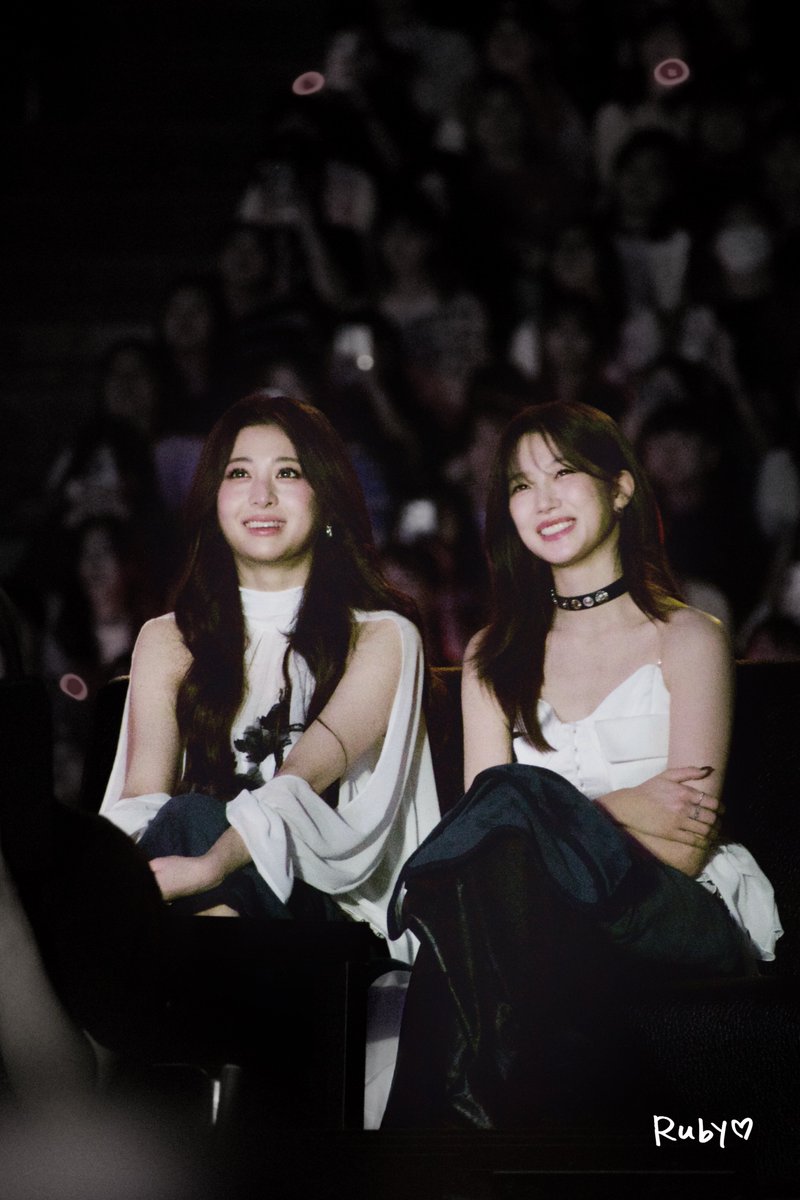 1ys_ruby's tweet image. 251206 AAA

SHINEZ✨

#르세라핌 #LE_SSERAFIM #LESSERAFIM
#허윤진 #HUHYUNJIN #윤진 #YUNJIN
#KAZUHA #카즈하 #カズハ