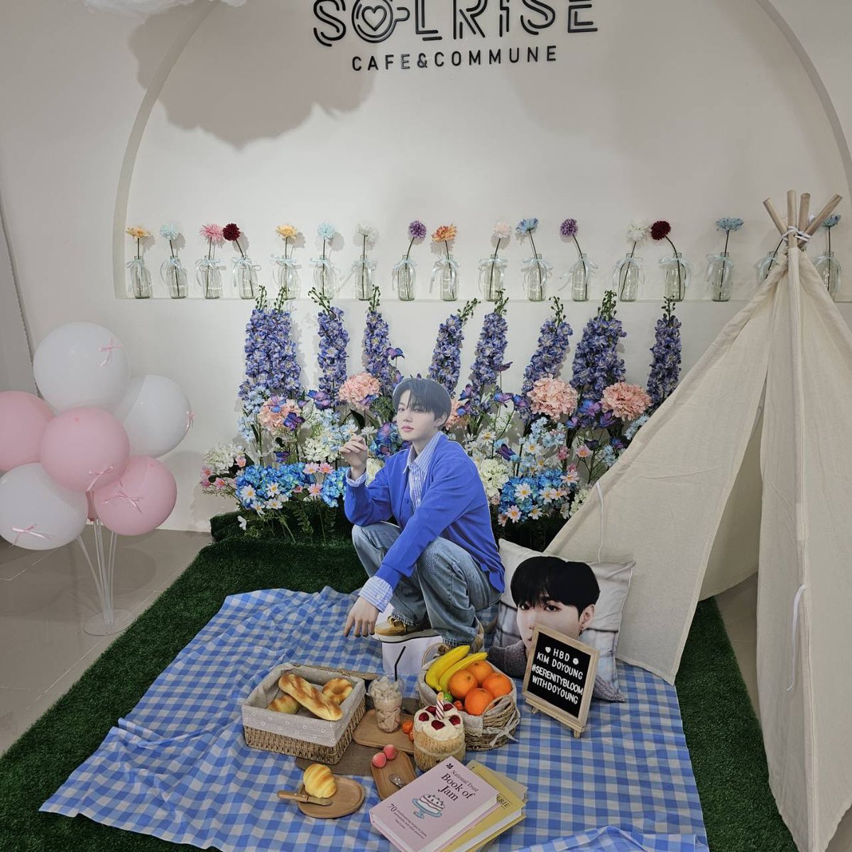 คาเฟ่น่ารักมากเลยค่ะมีแต่น้องโดยองเต็มไปหมดแต่ลงได้แค่4รูปอยากลงสัก20ฮะ☺️😊🩷🐰🎂🫶🏻🎉🎂

#SerenityBloomWithDoyoung