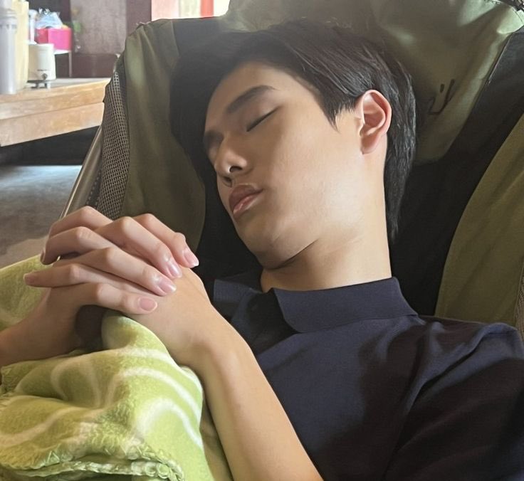 phuwin sleeping on set core