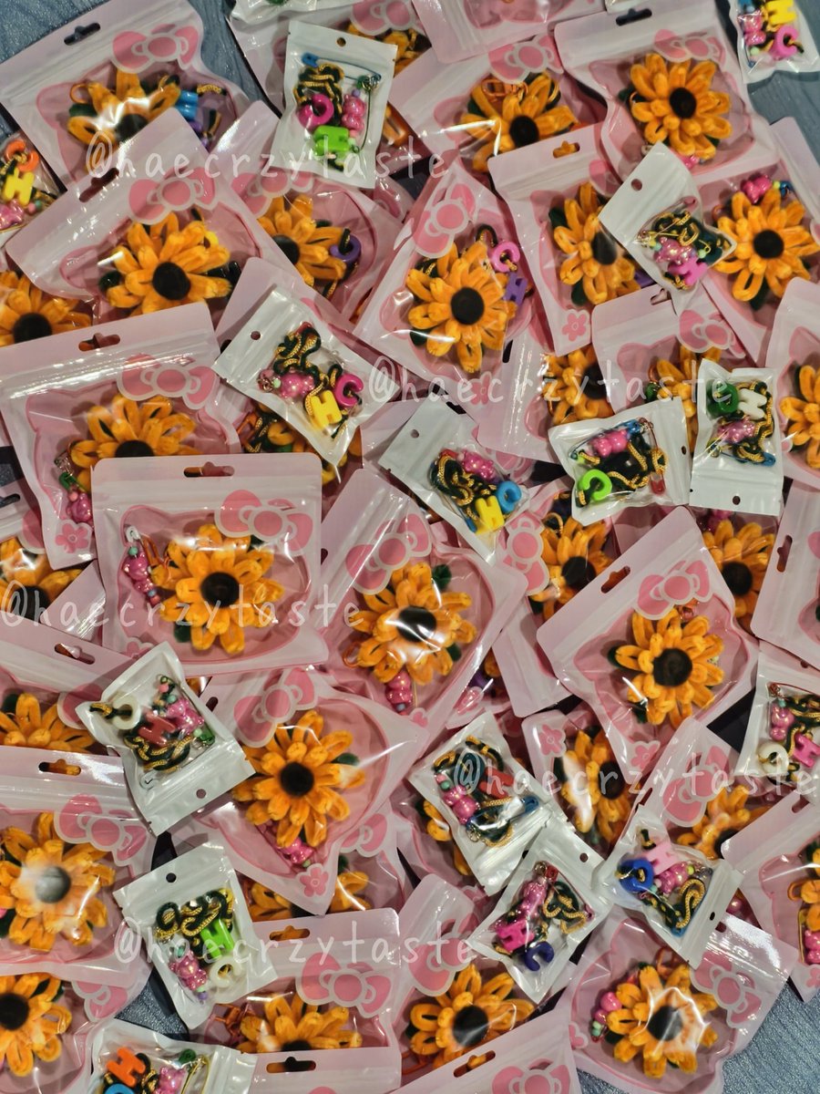 haecrzytaste's tweet image. -`ღ´- #TDS4inKL freebies 
by @haecrzytaste ฅʕᵔⰙᵔ:·ʔฅ

SUNFLOWER, HC LETTER &amp;amp; TASTY BEAR PIN KEYRING

🗓 13 &amp;amp; 14 Dec
📍Axiata Arena
⏰ TBA

how to claim
ฅ like &amp;amp; rt
ฅ say 'hi' to me &amp;amp; show me your haechan merch
ฅ limited, fcfs

🧸 i'll bring half amt of each item for both days