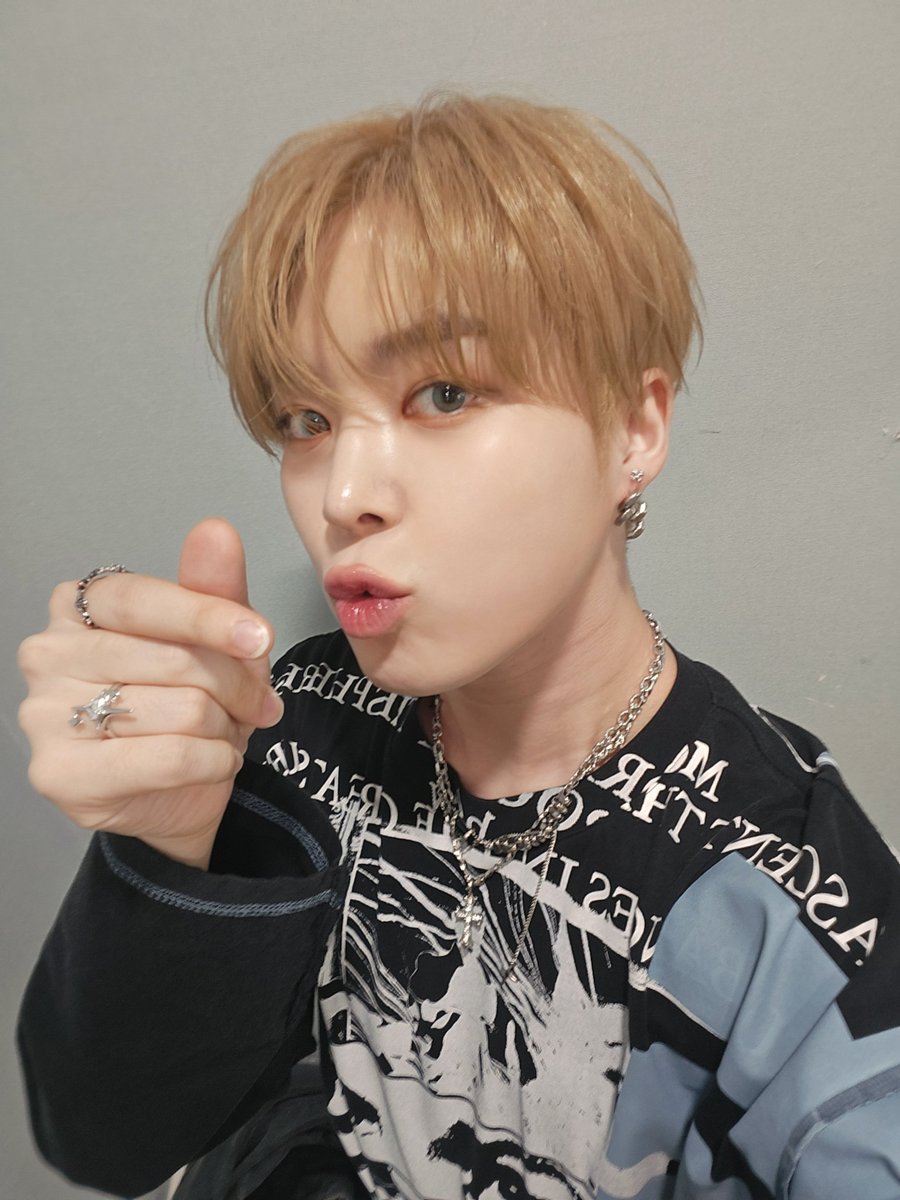 by_verivery's tweet photo. [#연호]

베러들 1주차 고생했다!!🥰🥰

#여노 #베러 #베리베리 #💟 https://t.co/L4Jx32vqFF