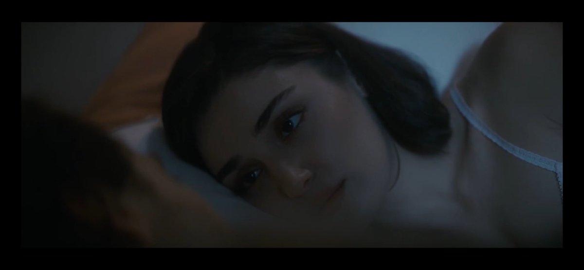 SteviethTv's tweet photo. This scene is the most raw and emotional one in all the movie. Bilge’s whispering made the scene a whole lot more intimate. As if she spoke in a normal voice, he would disappear. It also shows how much she wants her feelings to come to a full circle #HandeErçel #IkiDünyaBirDilek https://t.co/wRFqJibm6U