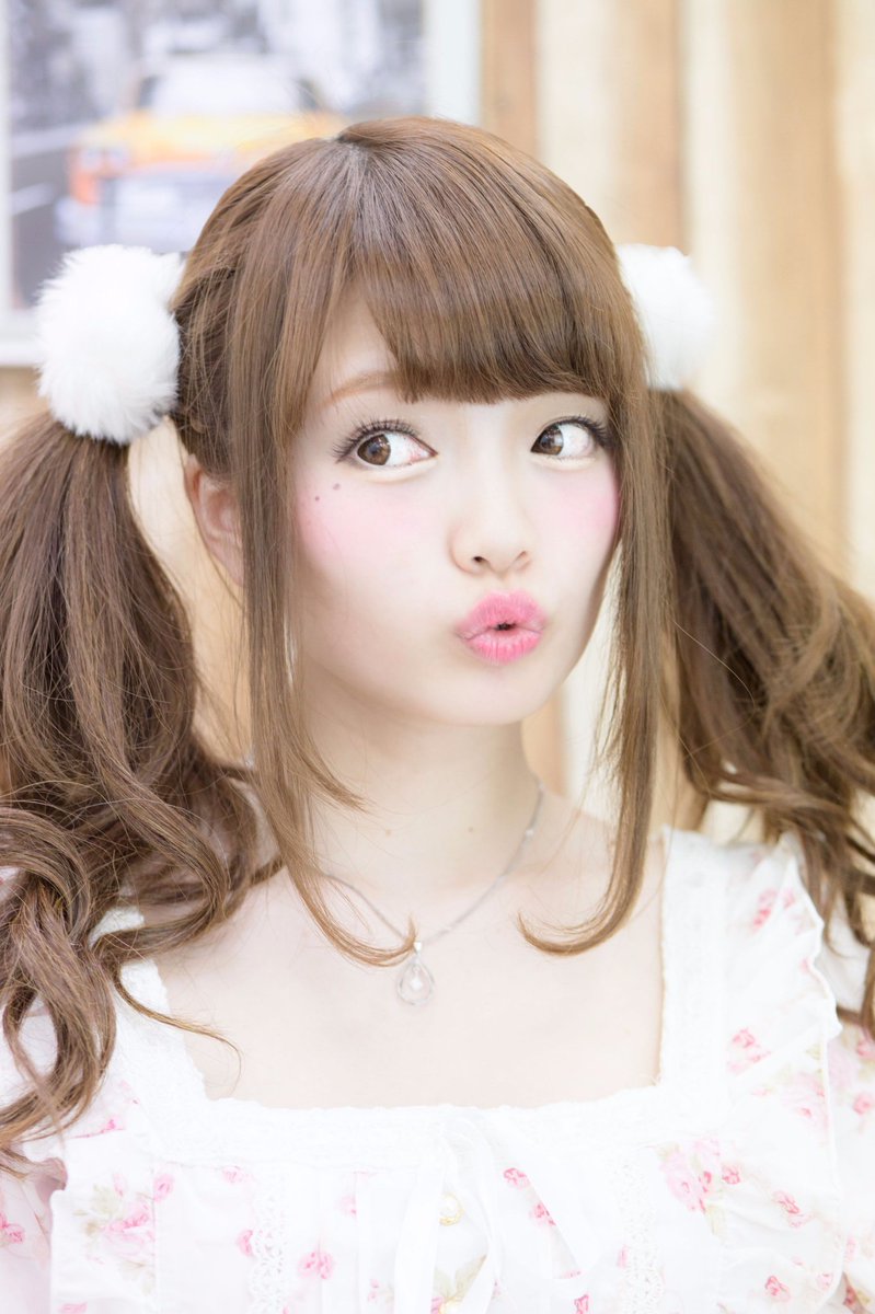 おはようございます♡ こちら10年ほど前の私です♡(Aya・ω・ya)ノ